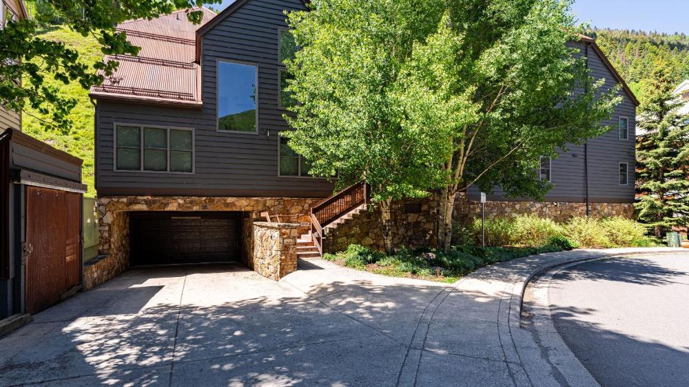 Near Historic Downtown Ski-InSki-Out Etta Place 5 by AvantStay